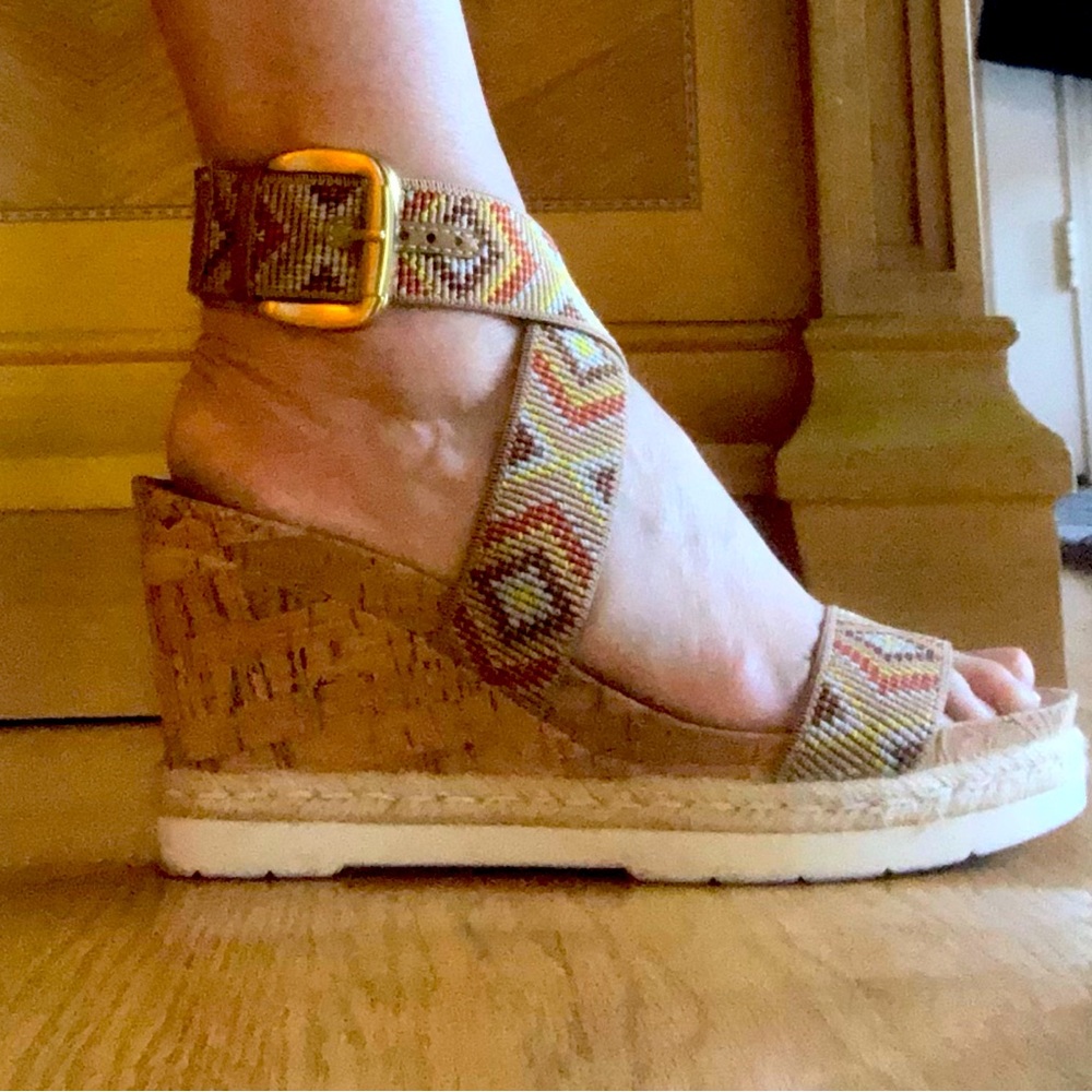 Women’s white mountain wedge. Size 8